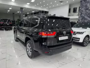 Toyota Land Cruiser LC300 2025 - Bán Xe Toyota Land Cruiser LC300 Đen nt Đen sản xuất năm 2025 tên cty xe đi có 400 Km như xe mới tinh