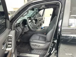 Toyota Land Cruiser LC300 2025 - Bán Xe Toyota Land Cruiser LC300 Đen nt Đen sản xuất năm 2025 tên cty xe đi có 400 Km như xe mới tinh