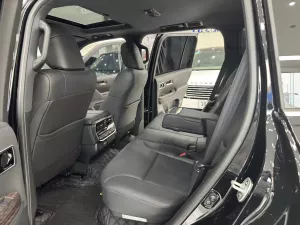 Toyota Land Cruiser LC300 2025 - Bán Xe Toyota Land Cruiser LC300 Đen nt Đen sản xuất năm 2025 tên cty xe đi có 400 Km như xe mới tinh