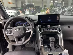 Toyota Land Cruiser LC300 2025 - Bán Xe Toyota Land Cruiser LC300 Đen nt Đen sản xuất năm 2025 tên cty xe đi có 400 Km như xe mới tinh