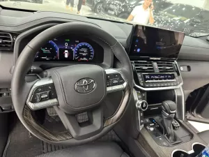 Toyota Land Cruiser LC300 2025 - Bán Xe Toyota Land Cruiser LC300 Đen nt Đen sản xuất năm 2025 tên cty xe đi có 400 Km như xe mới tinh