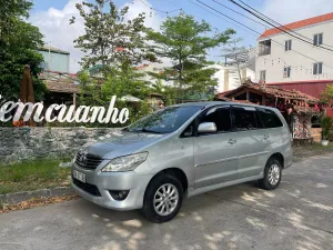 Toyota Innova 2.0E 2014 - Tôi cần bán chiếc xe ô tô Toyota Innova 2.0E màu bạc