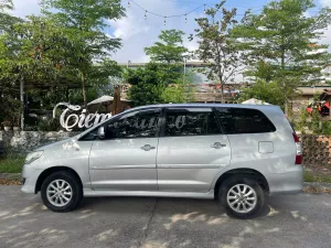 Toyota Innova 2.0E 2014 - Tôi cần bán chiếc xe ô tô Toyota Innova 2.0E màu bạc