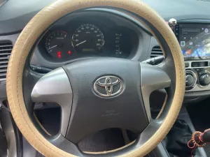 Toyota Innova 2.0E 2014 - Tôi cần bán chiếc xe ô tô Toyota Innova 2.0E màu bạc