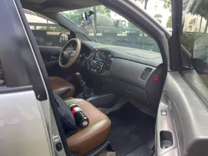 Toyota Innova 2.0E 2014 - Tôi cần bán chiếc xe ô tô Toyota Innova 2.0E màu bạc