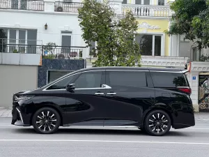 Toyota Alphard 2024 - Bán ô tô Toyota Alphard  2024, màu đen, xe nhập Nhật, chạy siêu lướt 
