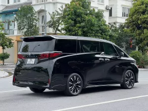 Toyota Alphard 2024 - Bán ô tô Toyota Alphard  2024, màu đen, xe nhập Nhật, chạy siêu lướt 