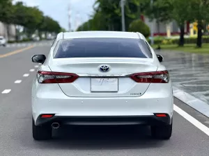 Toyota Camry Hybrid 2023 - Cần bán Toyota Camry 2.5 HV Hybrid sản xuất 2023, màu trắng, nhập khẩu