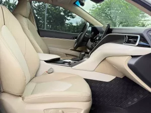 Toyota Camry Hybrid 2023 - Cần bán Toyota Camry 2.5 HV Hybrid sản xuất 2023, màu trắng, nhập khẩu