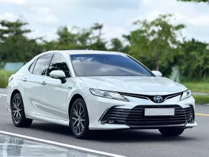 Toyota Camry Hybrid 2023 - Cần bán Toyota Camry 2.5 HV Hybrid sản xuất 2023, màu trắng, nhập khẩu