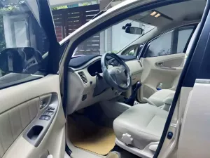 Toyota Innova 2.0E 2016 - Em cần bán innova sx 2016 bản 2.0E xịn màu vàng cát.