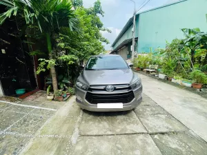 Toyota Innova 2.0E 2020 - Tôi cần bán chiếc xe ô tô Toyota Innova 2.0E 2020 màu vàng đồng