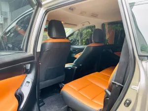 Toyota Innova 2.0E 2020 - Tôi cần bán chiếc xe ô tô Toyota Innova 2.0E 2020 màu vàng đồng