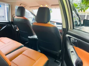 Toyota Innova 2.0E 2020 - Tôi cần bán chiếc xe ô tô Toyota Innova 2.0E 2020 màu vàng đồng