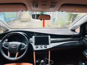 Toyota Innova 2.0E 2020 - Tôi cần bán chiếc xe ô tô Toyota Innova 2.0E 2020 màu vàng đồng