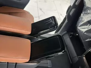 Toyota Alphard HEV 2025 - Em đang có một chiếc Alphard HEV màu Trắng nội thất nâu xem nhập mới 100%,