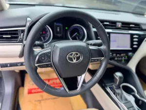 Toyota Camry 2.0G 2020