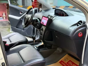 Toyota Yaris 1.5AT 2011