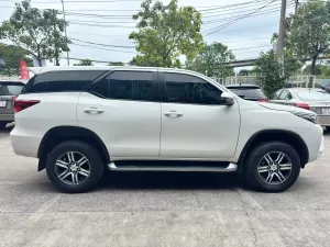 Toyota Fortuner 2.4G MT 2023