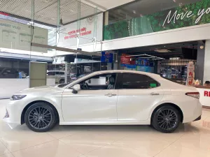 Toyota Camry Camry 2.5Q  2021 - Bán Toyota Camry Camry 2.5Q đời 2021, màu trắng, xe nhập