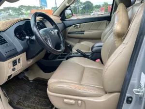 Toyota Fortuner Fortuner 2.7V AT 2016 - Bán xe Toyota Fortuner Fortuner 2.7V AT sản xuất 2016, màu bạc, giá chỉ 530 triệu