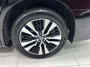 Toyota Alphard Executive Lounge 2021 - Em bán chiếc Alphard sản xuất 2021 màu Đen xe cá nhân sử dụng, lăn bánh đúng 6v Km xin, 