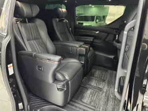 Toyota Alphard Executive Lounge 2021 - Em bán chiếc Alphard sản xuất 2021 màu Đen xe cá nhân sử dụng, lăn bánh đúng 6v Km xin, 