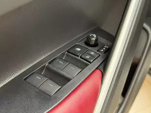 Toyota Corolla Cross Cross 1.8V AT 2024 - Cần bán xe Toyota Corolla Cross 1.8V AT đời 2024, màu trắng, nhập khẩu chính hãng, 790 triệu