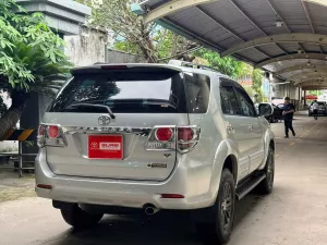 Toyota Fortuner Fortuner 2.7V AT 2014 - Bán Toyota Fortuner 2.7V AT đời 2014, màu bạc