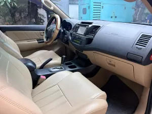 Toyota Fortuner Fortuner 2.7V AT 2014 - Bán Toyota Fortuner 2.7V AT đời 2014, màu bạc