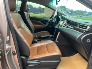 Toyota Innova 2.0V 2017