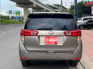 Toyota Innova Innova 2.0V 2017 - Cần bán Toyota Innova 2.0V năm 2017