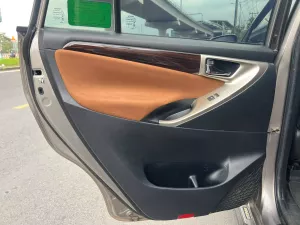 Toyota Innova Innova 2.0V 2017 - Cần bán Toyota Innova 2.0V năm 2017