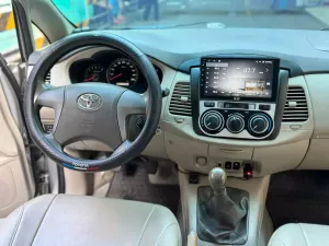 Toyota Innova 2.0E 2015
