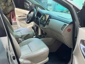 Toyota Innova 2.0E 2015