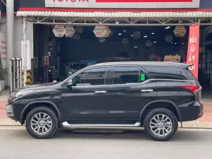Toyota Fortuner Fortuner 2.7V AT 2022 - Bán ô tô Toyota Fortuner 2.7V AT sản xuất 2022, màu đen