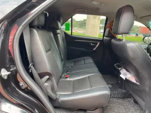 Toyota Fortuner Fortuner 2.7V AT 2022 - Bán ô tô Toyota Fortuner 2.7V AT sản xuất 2022, màu đen