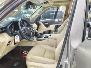 Toyota Land Cruiser LC300 2023 - Bán ô tô Toyota Land Cruiser LC300 sản xuất 2023 đi 1,3 v Km. Sơn zin cả xe 