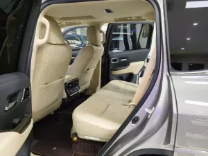 Toyota Land Cruiser LC300 2023 - Bán ô tô Toyota Land Cruiser LC300 sản xuất 2023 đi 1,3 v Km. Sơn zin cả xe 