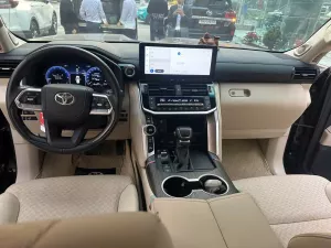 Toyota Land Cruiser LC300 2025 - Bán xe Toyota Land Cruiser LC300 năm 2025 đi 6 Nghìn Km. Xe vừa đăng ký 15/1/2026 