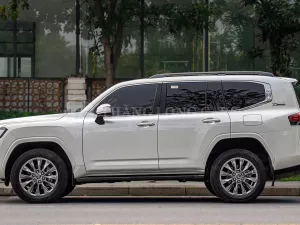 Toyota Land Cruiser 2022 - TOYOTA LAND CRUISER LC300 – TRẮNG/KEM ĐẲNG CẤP