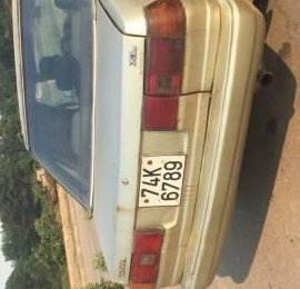Toyota Corona 1986 - Bán xe Toyota Corona đời 1986, màu vàng, xe nhập