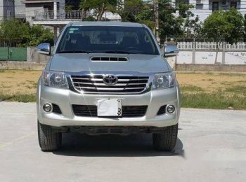 Toyota Hilux 2014 - Chính chủ bán Toyota Hilux đời 2014, màu bạc