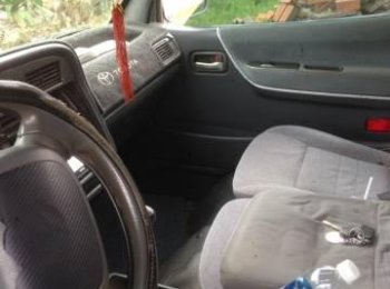 Toyota Hiace 2001 - Cần bán lại xe Toyota Hiace đời 2001, 135 triệu