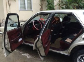 Toyota Cressida 1993 - Bán xe Toyota Cressida đời 1993, màu vàng cát