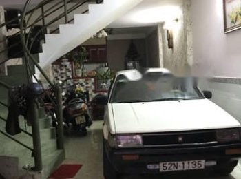 Toyota Corolla Altis 1984 - Cần bán gấp Toyota Corolla Altis năm sản xuất 1984, màu trắng, giá chỉ 50 triệu