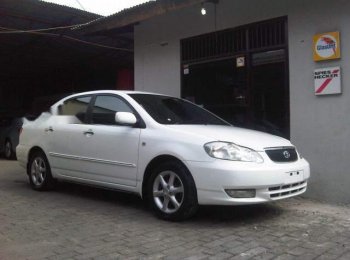 Toyota Corolla Altis 2002 - Bán Toyota Corolla altis sản xuất 2002, màu trắng xe gia đình giá cạnh tranh