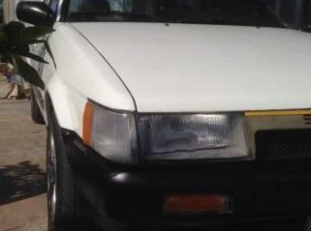 Toyota Corona 1985 - Cần bán gấp Toyota Corona sản xuất năm 1985, màu trắng