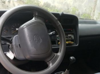 Toyota Hiace 2002 - Cần bán lại xe Toyota Hiace đời 2002, màu bạc, xe nhập
