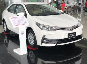 Toyota Corolla Altis 1.8G AT 2019 - Toyota Corolla Altis năm 2019 màu trắng, 746 triệu